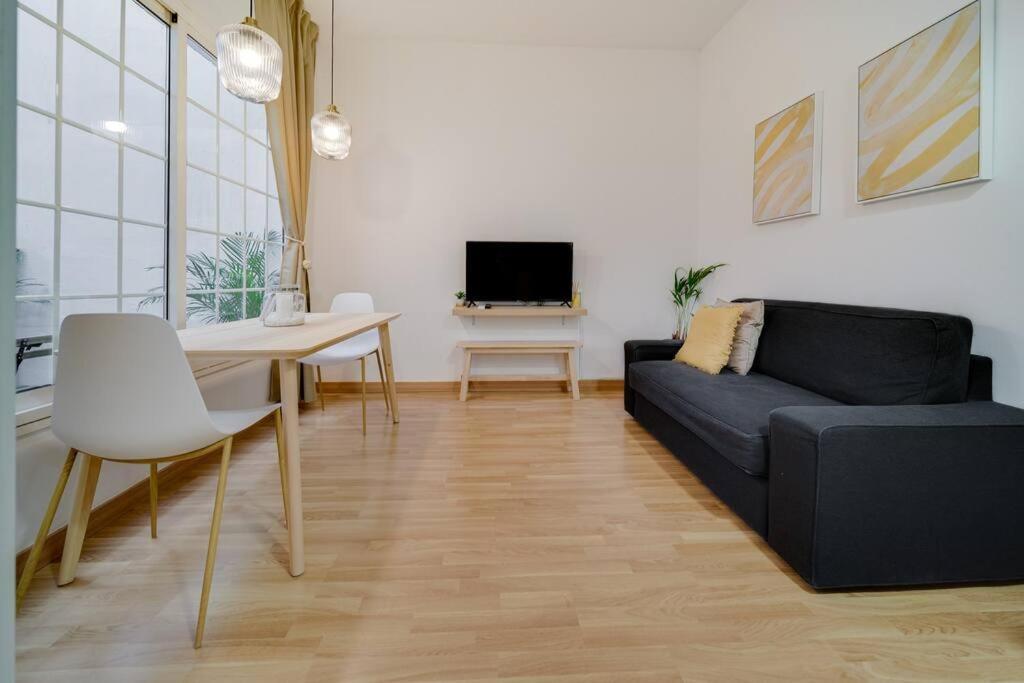 Encantador Apartamento Con Patio มาลากา ภายนอก รูปภาพ