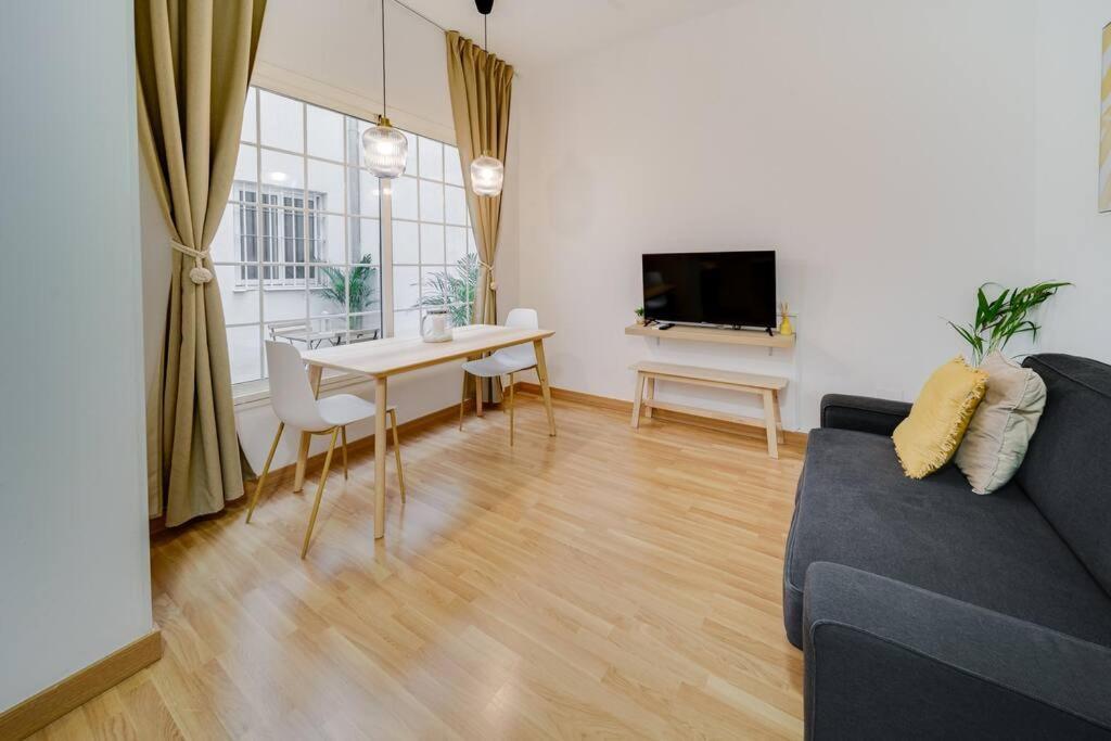 Encantador Apartamento Con Patio มาลากา ภายนอก รูปภาพ